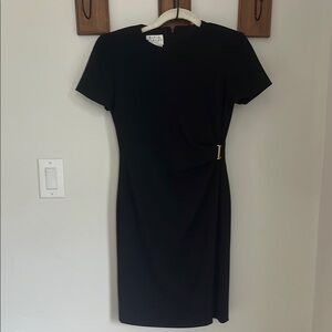Black Sheath Mini Dress with Crew Neck for Cocktail